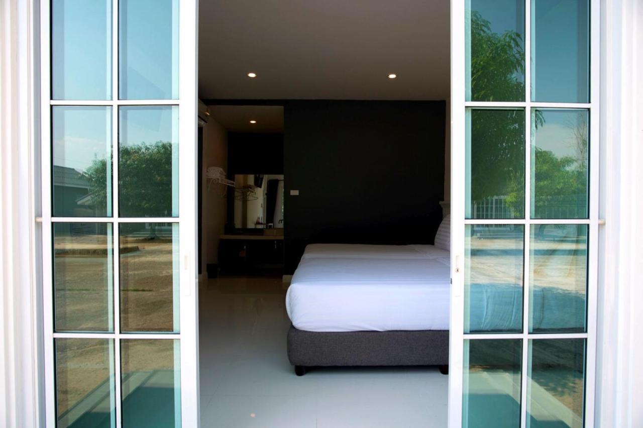 Hotel Bhive Nakhon Phanom Exterior foto